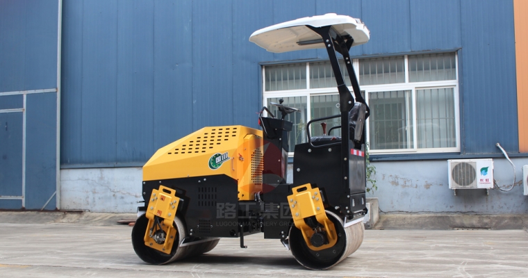小型壓路機路面施工打滑怎么辦？
