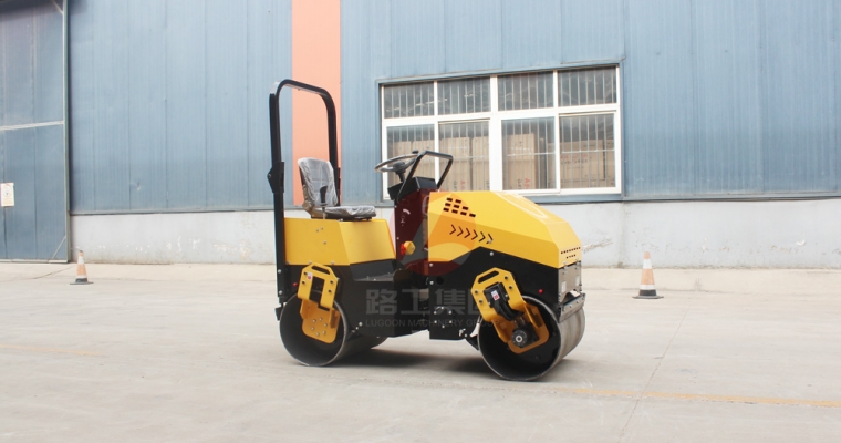 小型壓路機(jī)的詳細(xì)操作規(guī)程、技巧